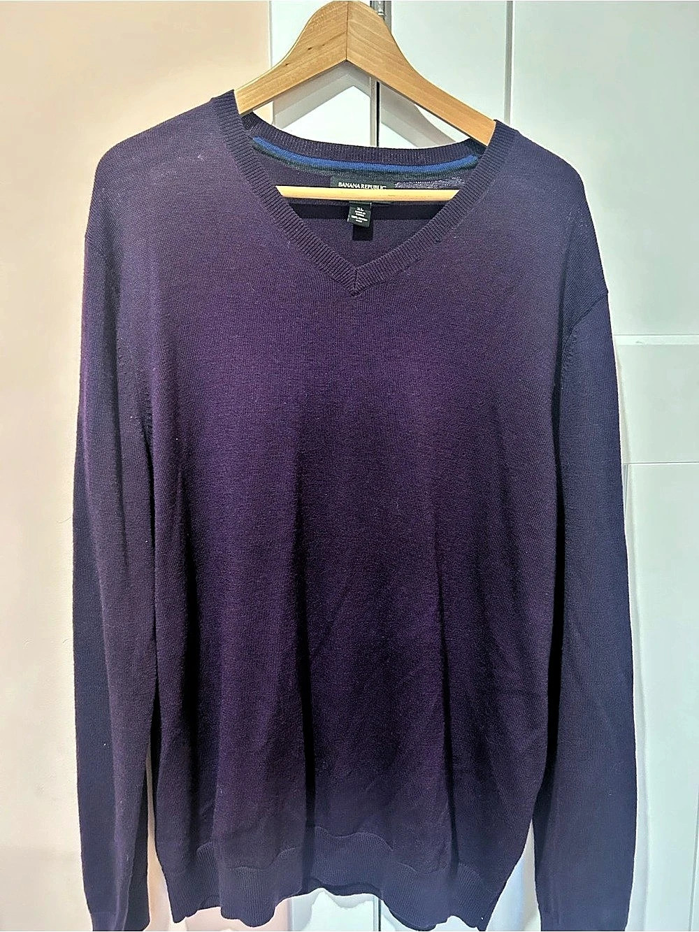 Banana Republic 100% Merino Wool V-Neck Sweater Purple XL